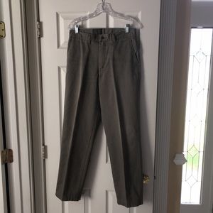 LEE focused on quality men’s gray pants